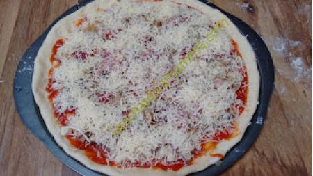 Pizza de Carne Jamon y Champiñones Pizza de Carne Jamon y Champiñones